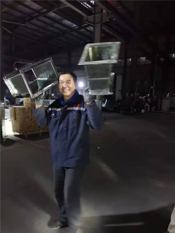 湖南风管,长沙风管,长沙风管加工,长沙镀锌风管,长沙不锈钢风管